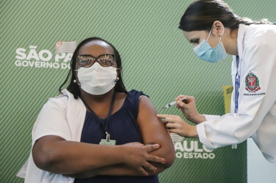 新冠|接种中国新冠疫苗 她们“火”了