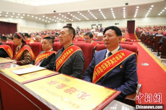 资料图为青海省民族团结进步表彰大会现场。　青海省委统战部供图 摄