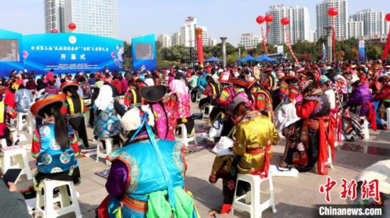 资料图为青绣大赛现场。　青海省委统战部供图 摄