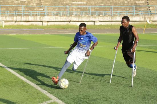 截肢|单腿盘带、独臂守门，这支国家队剑指2022世界杯