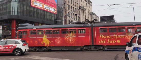 都灵|年味渐浓!中国春节元素点亮意大利米兰及都灵市中心