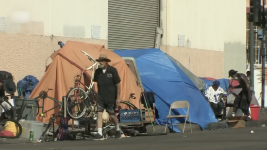 豪宅|豪宅卖疯！40%涨幅背后 谁来倾听美国贫困者的悲歌