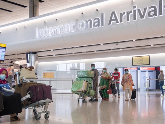 隔离|英国入境隔离要求更严 违者最高监禁十年