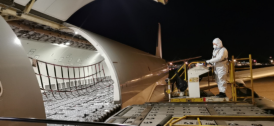 疫苗|中方向匈牙利出口首批疫苗!运输中国疫苗包机凌晨飞抵北京,完成装箱后返航