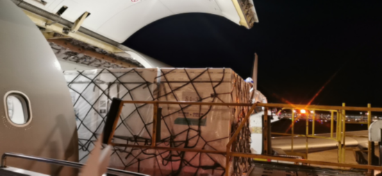 疫苗|中方向匈牙利出口首批疫苗!运输中国疫苗包机凌晨飞抵北京,完成装箱后返航