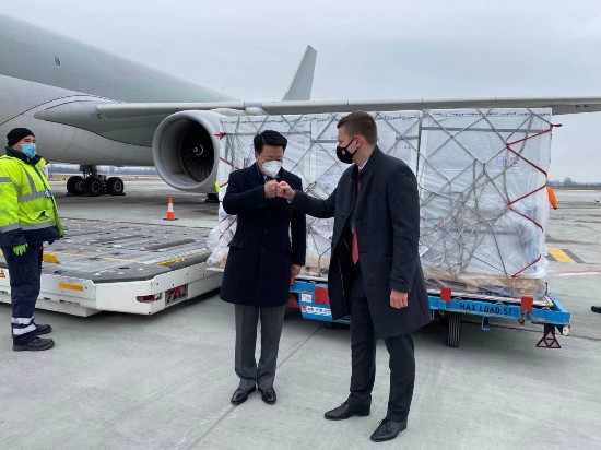 新冠|匈牙利接收首批中国新冠疫苗 成首个购买中国疫苗的欧盟国家