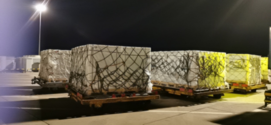 疫苗|中方向匈牙利出口首批疫苗!运输中国疫苗包机凌晨飞抵北京,完成装箱后返航