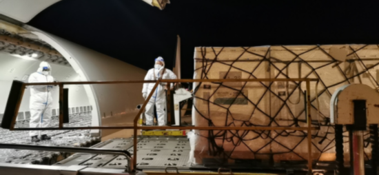 疫苗|中方向匈牙利出口首批疫苗!运输中国疫苗包机凌晨飞抵北京,完成装箱后返航