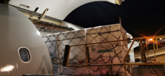 疫苗|中方向匈牙利出口首批疫苗!运输中国疫苗包机凌晨飞抵北京,完成装箱后返航