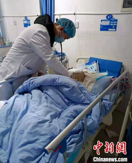 四川蓬安：硕士医生夫妻的“敬业福”