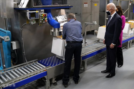|拜登赴密歇根州考察辉瑞工厂 呼吁民众积极接种疫苗
