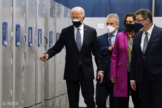 |拜登赴密歇根州考察辉瑞工厂 呼吁民众积极接种疫苗