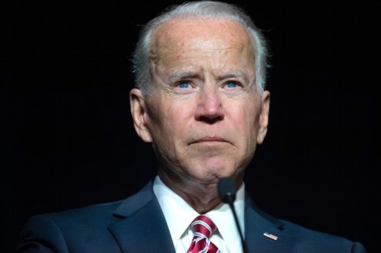 新冠|新冠死亡人数逼近50万，拜登将在白宫点蜡烛并默哀一分钟