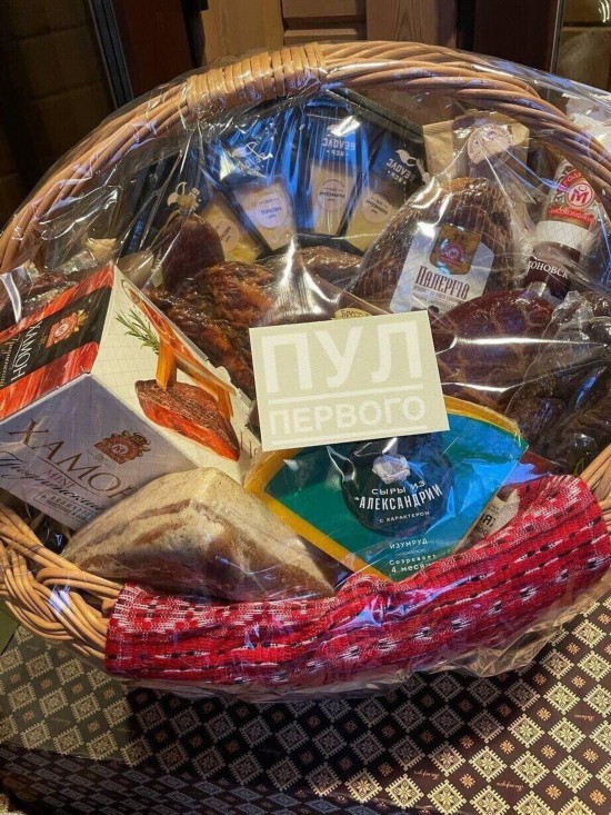 食物|索契会晤，白俄总统送了普京一篮子食物