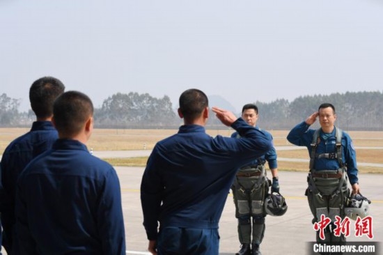王建东|历经172天复健训练,一等功臣王建东驾机复飞
