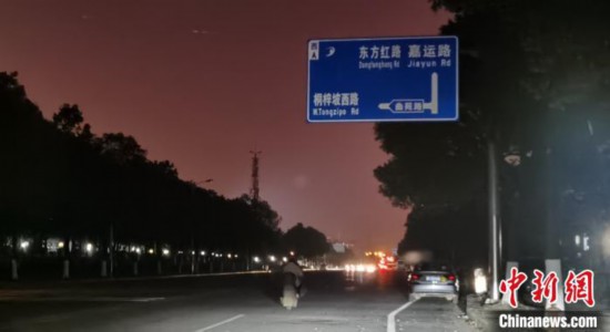 湖南一女子租乘网约车跳车身亡谁该担责引各界关注