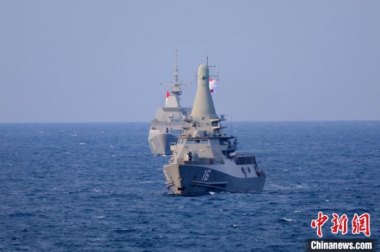 联合演习|中国与新加坡海军舰艇编队举行海上联合演习