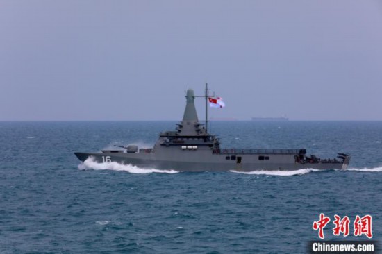 联合演习|中国与新加坡海军舰艇编队举行海上联合演习