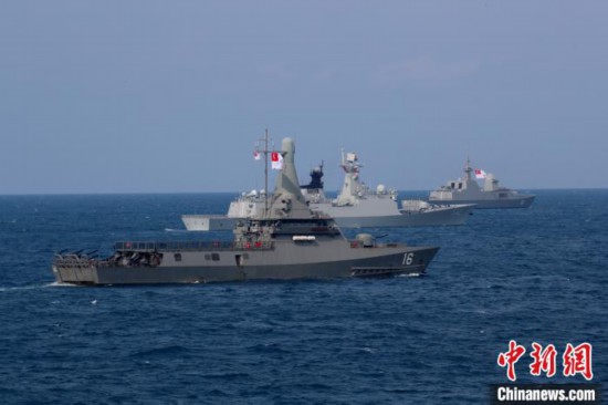 联合演习|中国与新加坡海军舰艇编队举行海上联合演习