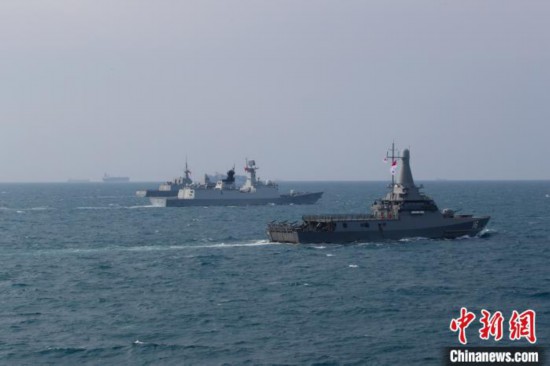 联合演习|中国与新加坡海军舰艇编队举行海上联合演习