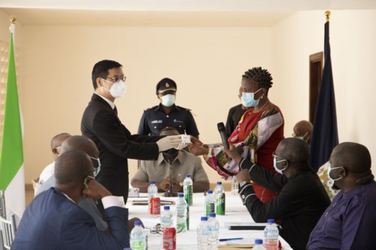 塞拉利昂|塞拉利昂总统比奥收到中国援塞新冠疫苗