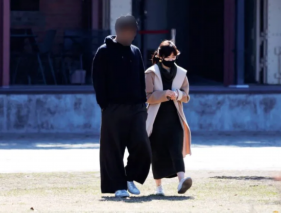 福原爱|日媒拍到福原爱与帅气男子“约会”后一起前往酒店，本人回应