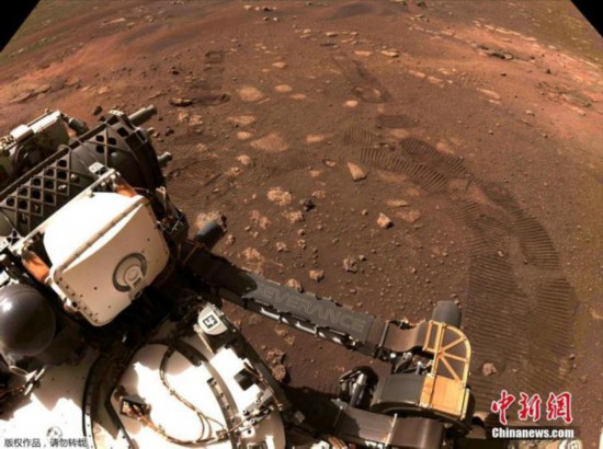 当地时间3月5日，美国国家航空航天局宣布，&ldquo;毅力号&rdquo;火星车已在火星上进行了首次行走。据悉，&ldquo;毅力号&rdquo;经过大约33分钟的车程，在火星地形上总共移动了6.5米，在火星上浅浅的车辙。