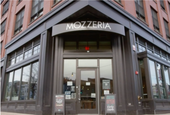  美国听障人士开办的披萨店（视频截图）