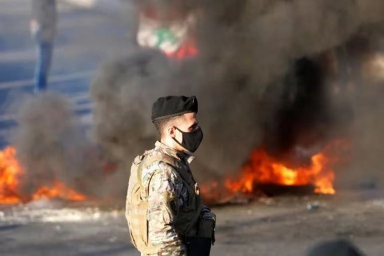 黎巴嫩|持续性疫情致严重经济危机 黎巴嫩多地抗议活动不断