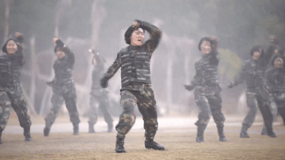 女兵|这群女兵,昨天登上了热搜榜首