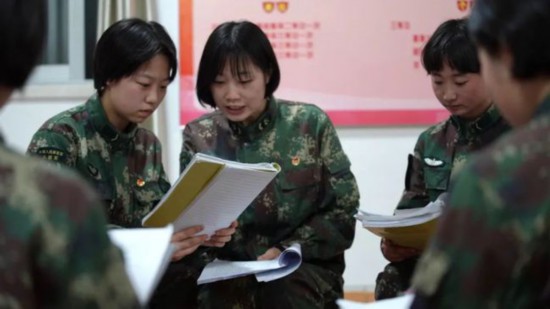 女兵|这群女兵,昨天登上了热搜榜首