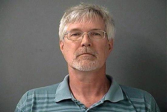 美国化学老师加里&middot;布罗德森（杜佩奇县警长办公室）