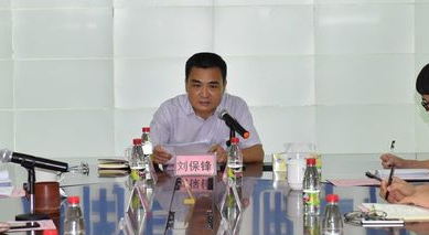 当时，讲党课的刘保锋（来源：海南省交通厅官网）