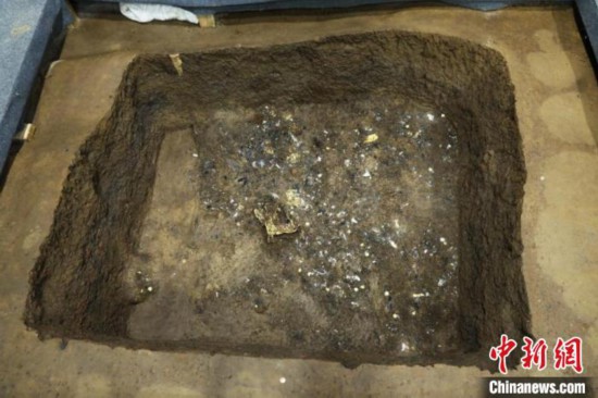 五号坑出土文物场景。四川省文物考古研究院供图 四川省文物考古研究院供图 摄