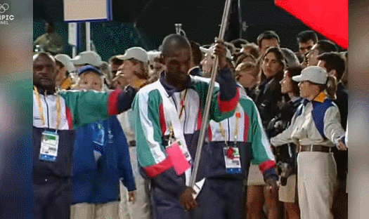 开幕式上的穆桑巴尼。