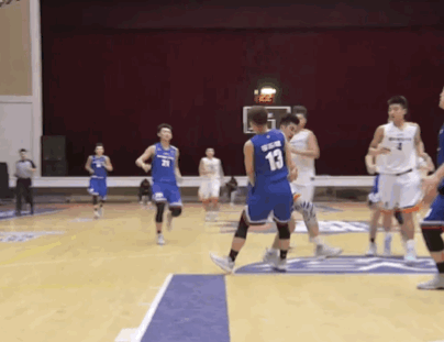 孙童踩踏李李东啸。