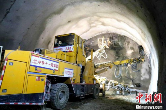 郑万高铁高家坪隧道贯通系国内最复杂岩溶隧道