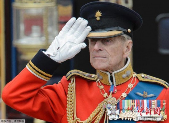 4月9日消息，据美联社、法新社等多家外媒报道，英国白金汉宫发布消息称，英国女王伊丽莎白二世的丈夫菲利普亲王去世，享年99岁。白金汉宫降半旗致哀。资料图为菲利普亲王。