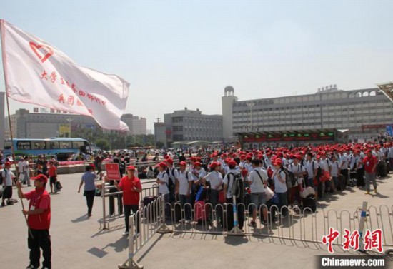 自2003年以来，新疆兵团已共迎来29个省市选派的13777名志愿者。(资料图) 戚亚平 摄