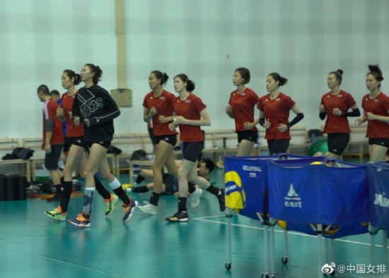 在北仑训练基地这段时间,女排姑娘们每天至少训练8小时。图/社交媒体