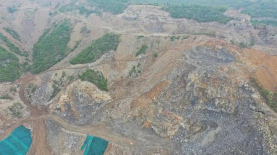 无人机拍摄焦作市博爱县馒头山遭受生态破坏现状。图片来源：生态环境部微信公众号