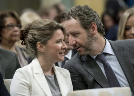 △凯蒂&middot;特尔福德（左）与杰拉德&middot;巴茨（右）