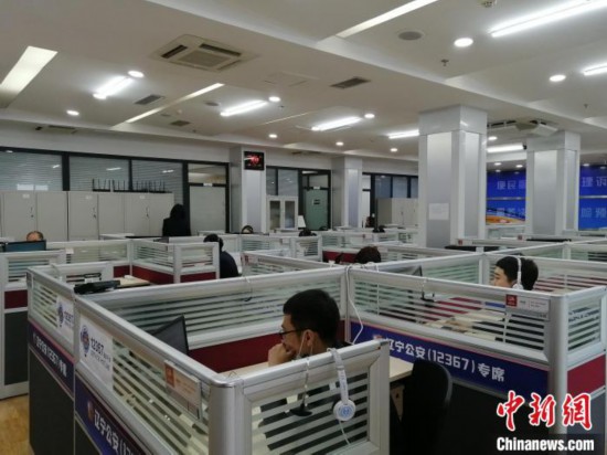 &ldquo;群众难题我来答&rdquo;活动现场。　李晛 摄