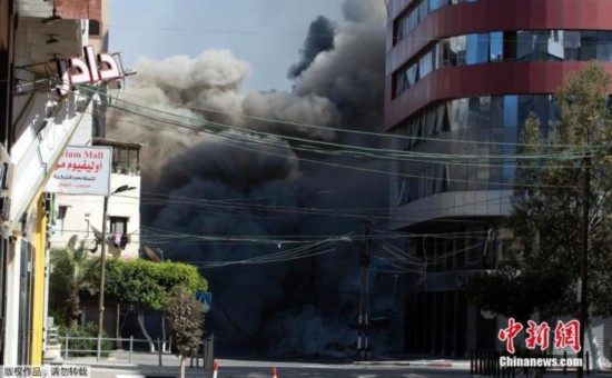 当地时间5月15日，以色列军方空袭了加沙地带一座办公楼。