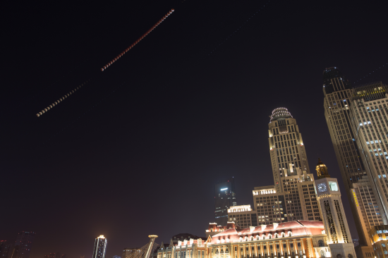 天津市天文爱好者王硕2018年1月31日在天津津湾广场拍摄的“月食项链”照片。(王硕本人供图)