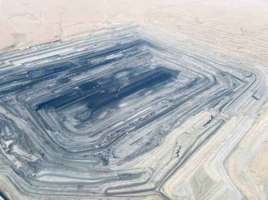 这是锡林郭勒盟境内的一处露天煤矿（3月31日摄）。新华社记者 王靖 摄