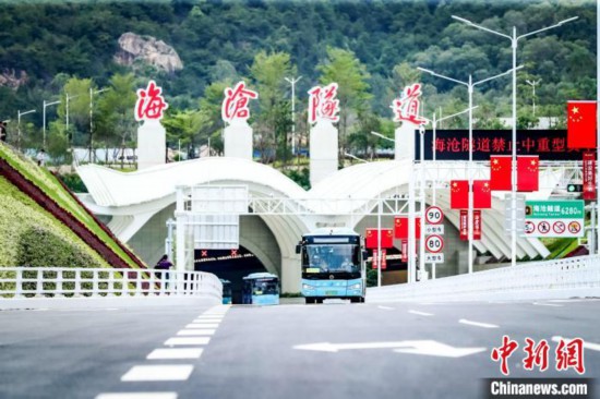 厦门海沧隧道，17日11时试通车。　路桥集团供图