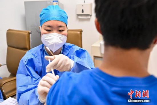疫苗接种|外媒眼中“惊人的里程碑”:中国新冠疫苗接种达10亿剂次