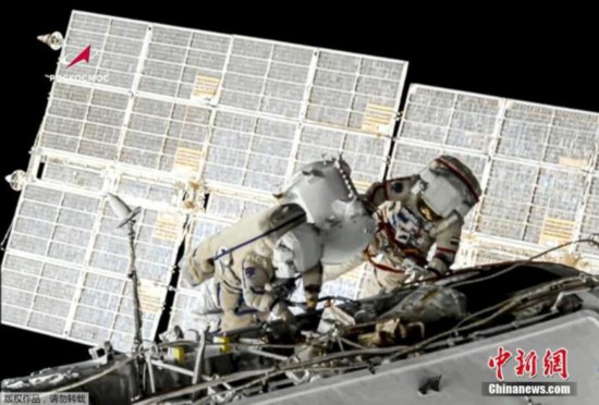 资料图：6月3日消息，美联社于当地时间6月2日发布了一组宇航员太空行走的影像，2名国际空间站成员、俄罗斯宇航员奥列格&middot;诺维茨基和彼得&middot;杜布罗夫为更换电池进行太空行走。