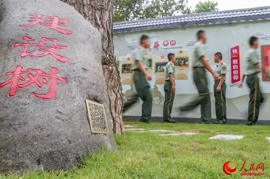 中队随处可见的二维码给官兵提供了学习的&ldquo;第二课堂&rdquo;。